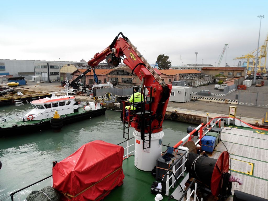Knuckle Boom Cranes